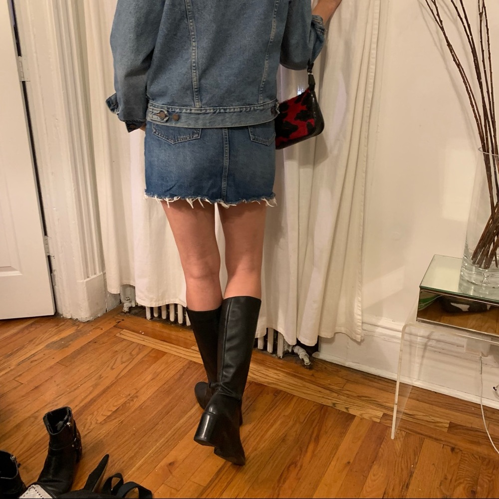 Levis Jean Denim High Waisted Mini Skirt w Frayed Hem Pockets Belt Loops sz 26 - Picture 12 of 16